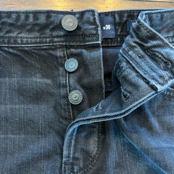 Hollister High Rise Mom Button Fly Jean Shorts Size 11 Black Distressed 30x3 - Picture 4 of 6